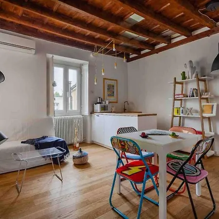 Cozy And Comfy Studio In Brera Милан